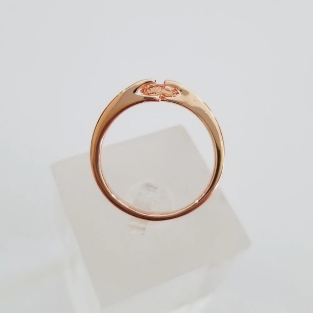 Delicate 18k Ring - Picture 5 of 8